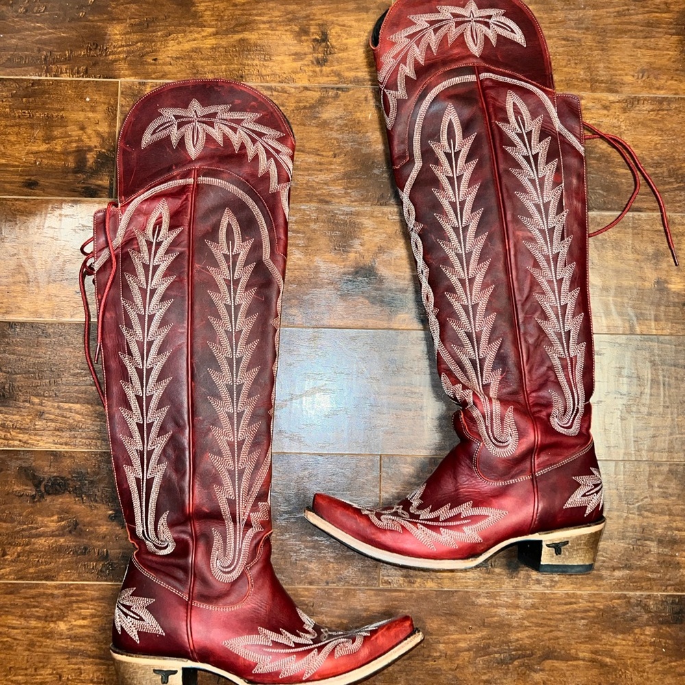 LANE BOOTS
LEXINGTON OTK CORSET - SMOLDERING RUBY
SKU: LB0499E-050